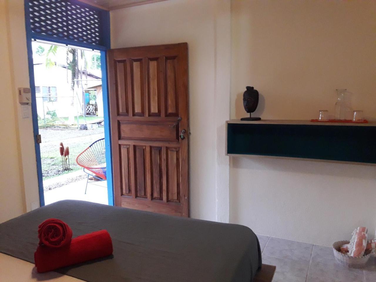 Poshtel Kanwolaba Hotel Puerto Viejo de Talamanca Ngoại thất bức ảnh