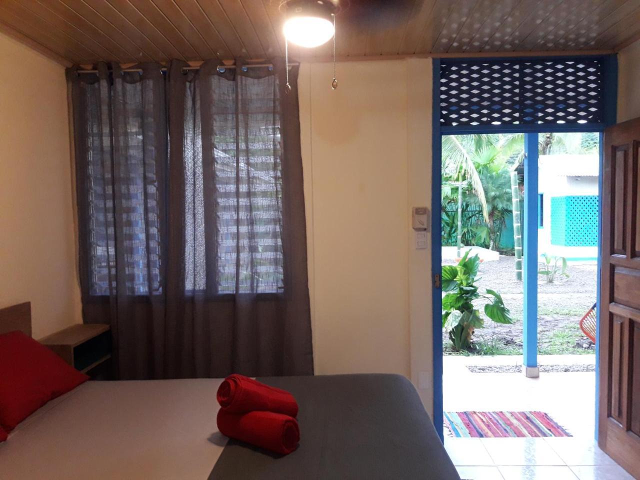 Poshtel Kanwolaba Hotel Puerto Viejo de Talamanca Ngoại thất bức ảnh